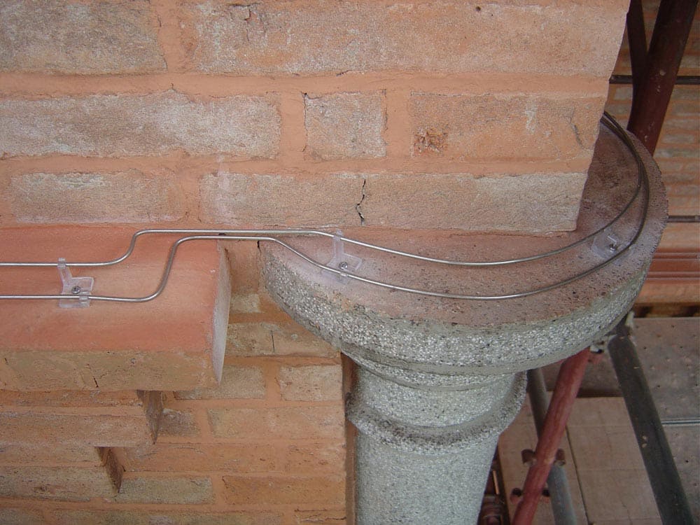 Linea elettrificata - Ecobirds® - Installatori Autorizzati Allontanamento Volatili