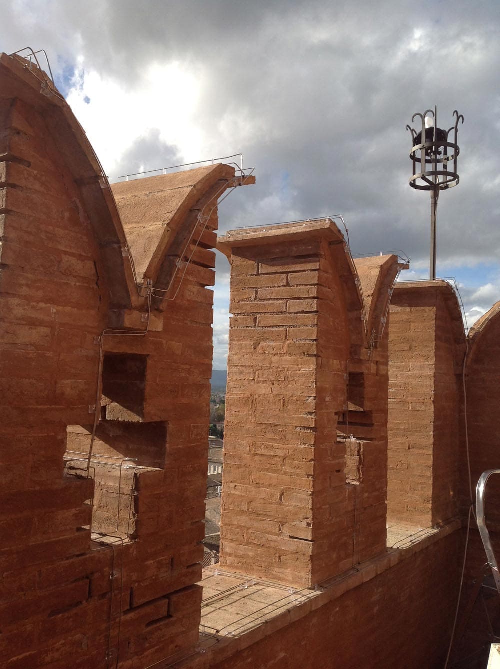 Linea elettrificata - Ecobirds® - Installatori Autorizzati Allontanamento Volatili