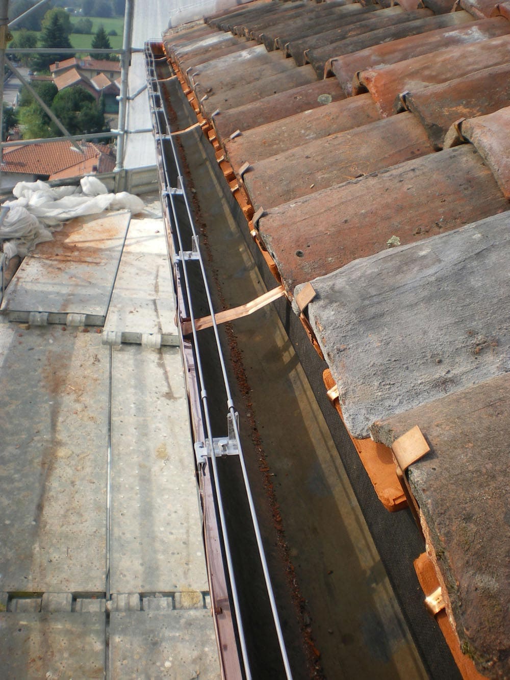 Linea elettrificata - Ecobirds® - Installatori Autorizzati Allontanamento Volatili