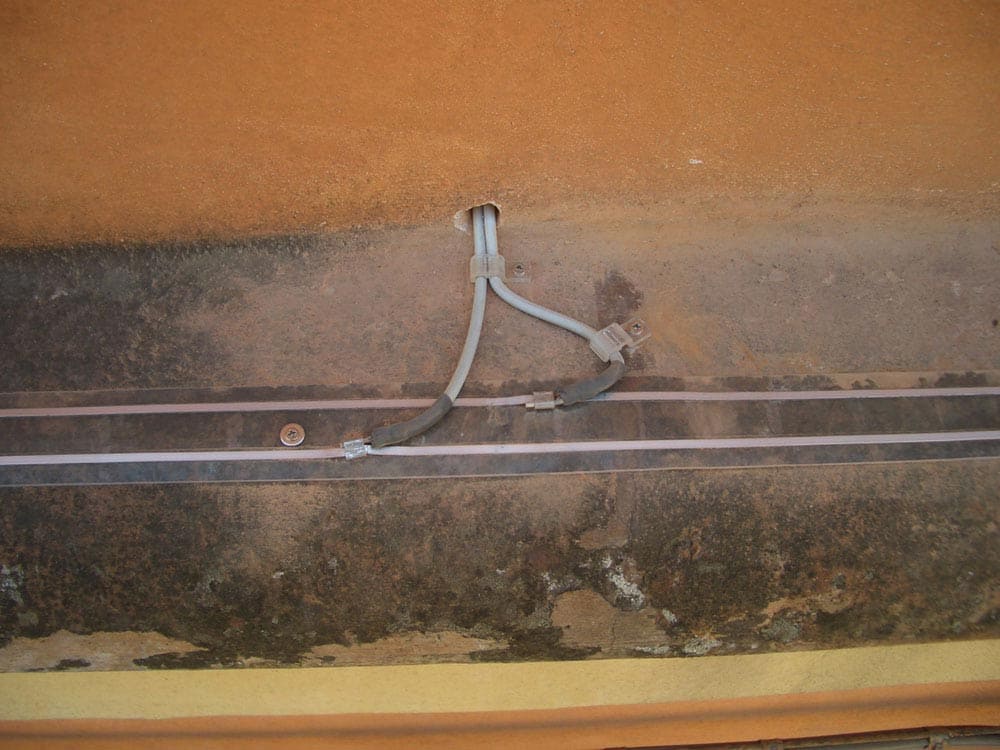 Linea elettrificata - Ecobirds® - Installatori Autorizzati Allontanamento Volatili